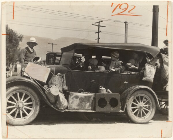 Dorothea Lange, Dust Bowl refugees Reach a "Promised Land" - California / "A Family Unit in the Flight From Drought"