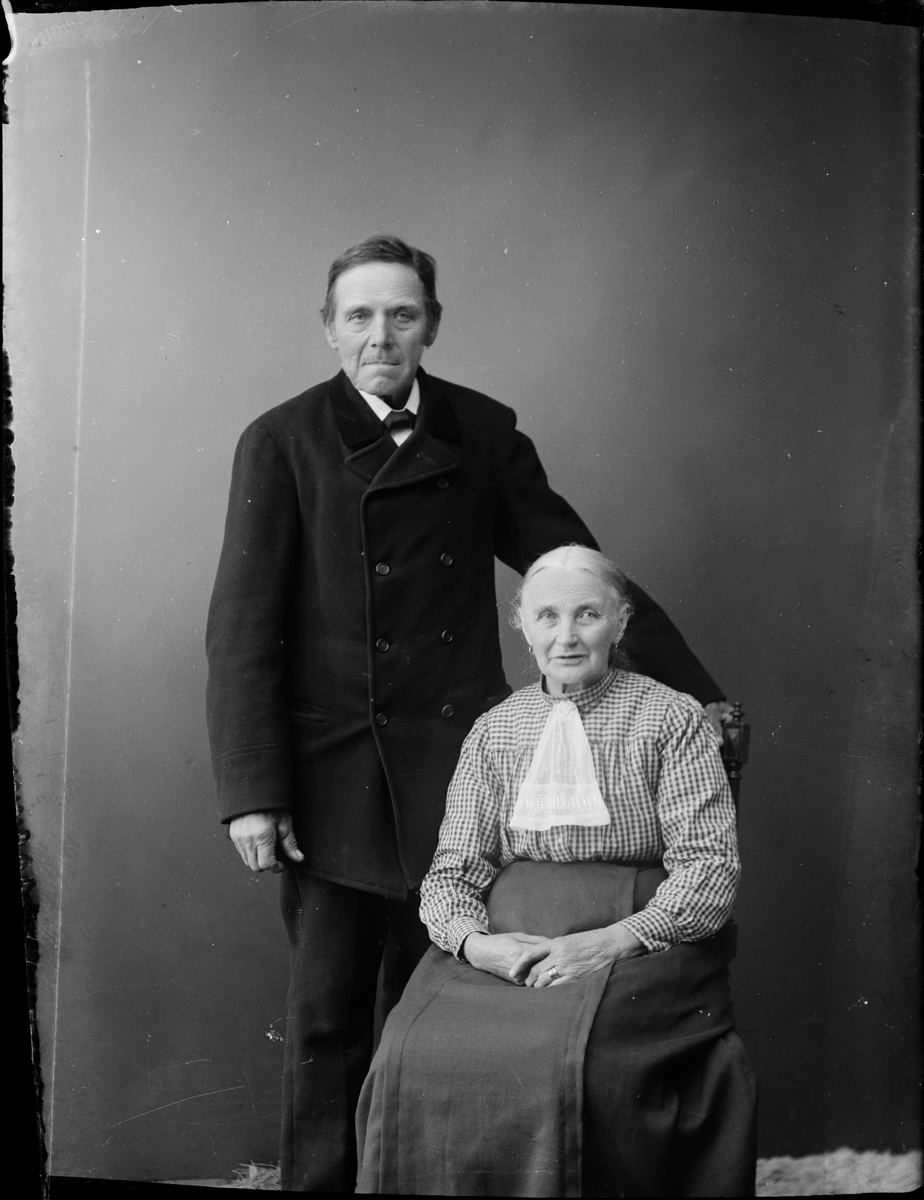 Skötsner-Edhlund, Ateljéporträtt - man och kvinna, Östhammar, Uppland