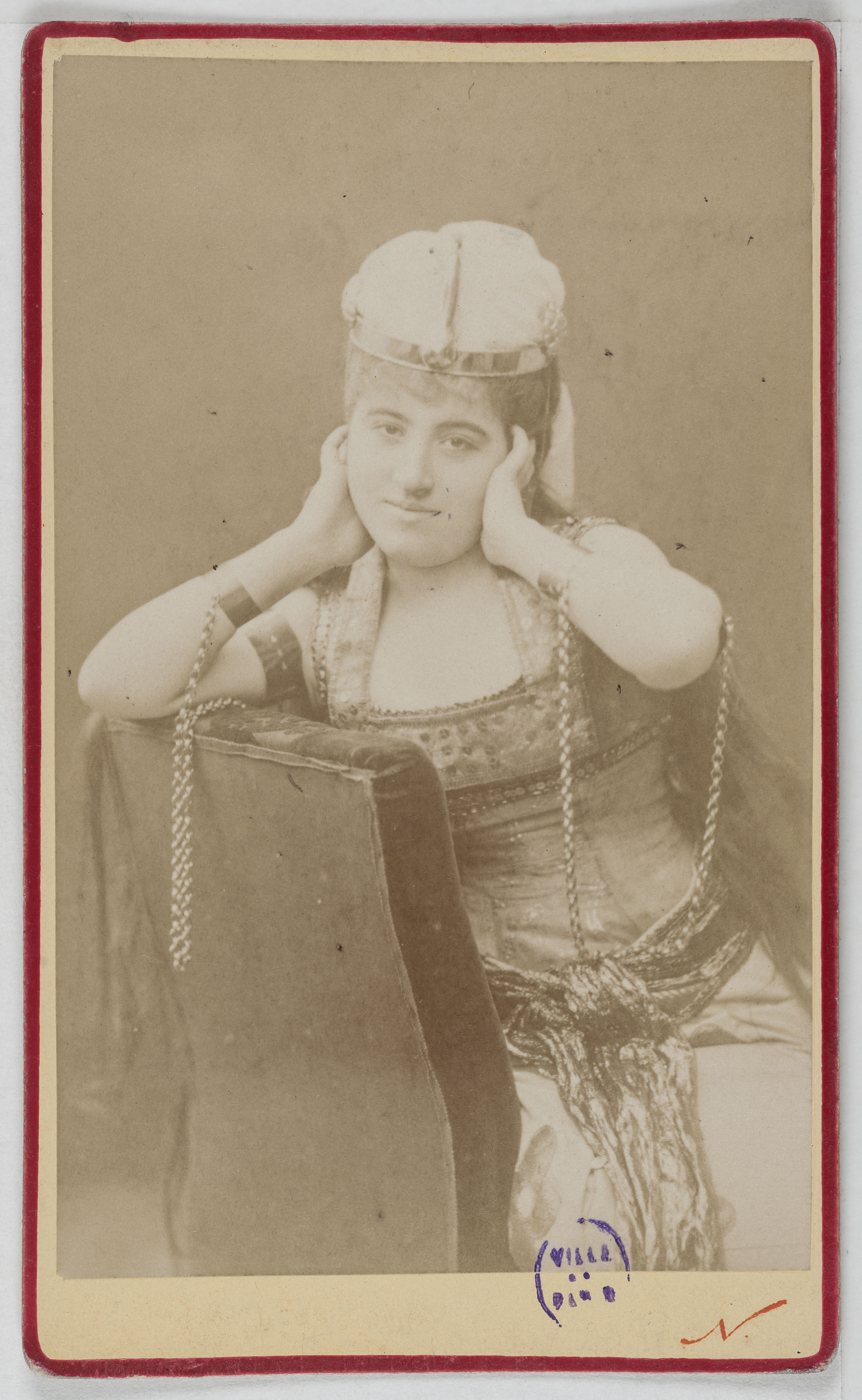 Atelier Nadar, Portrait de Noémie (cadetti), actrice au théâtre de l'Eldorado.