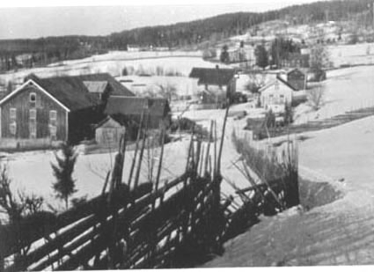 Anno Domkirkeodden, EKSTERIØR: GARDSBRUK, SKÅRÅS STORE, STOR-SKÅRÅS, MOT LIE NEDRE OG MANGRUD,