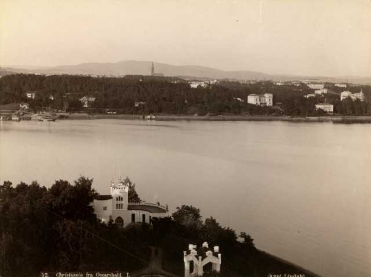 Axel Lindahl, Oscarshall, Bygdøy, Oslo. Huset sett fra land, mot Skarpsno.