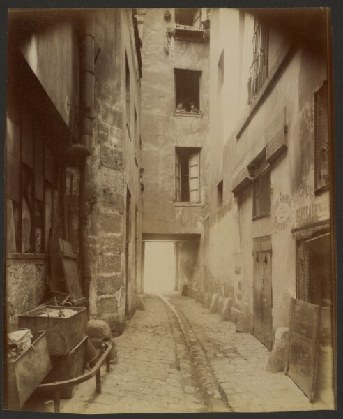 Eugène Atget, Vieille Cour, 22 Rue Quincampoix (4°)