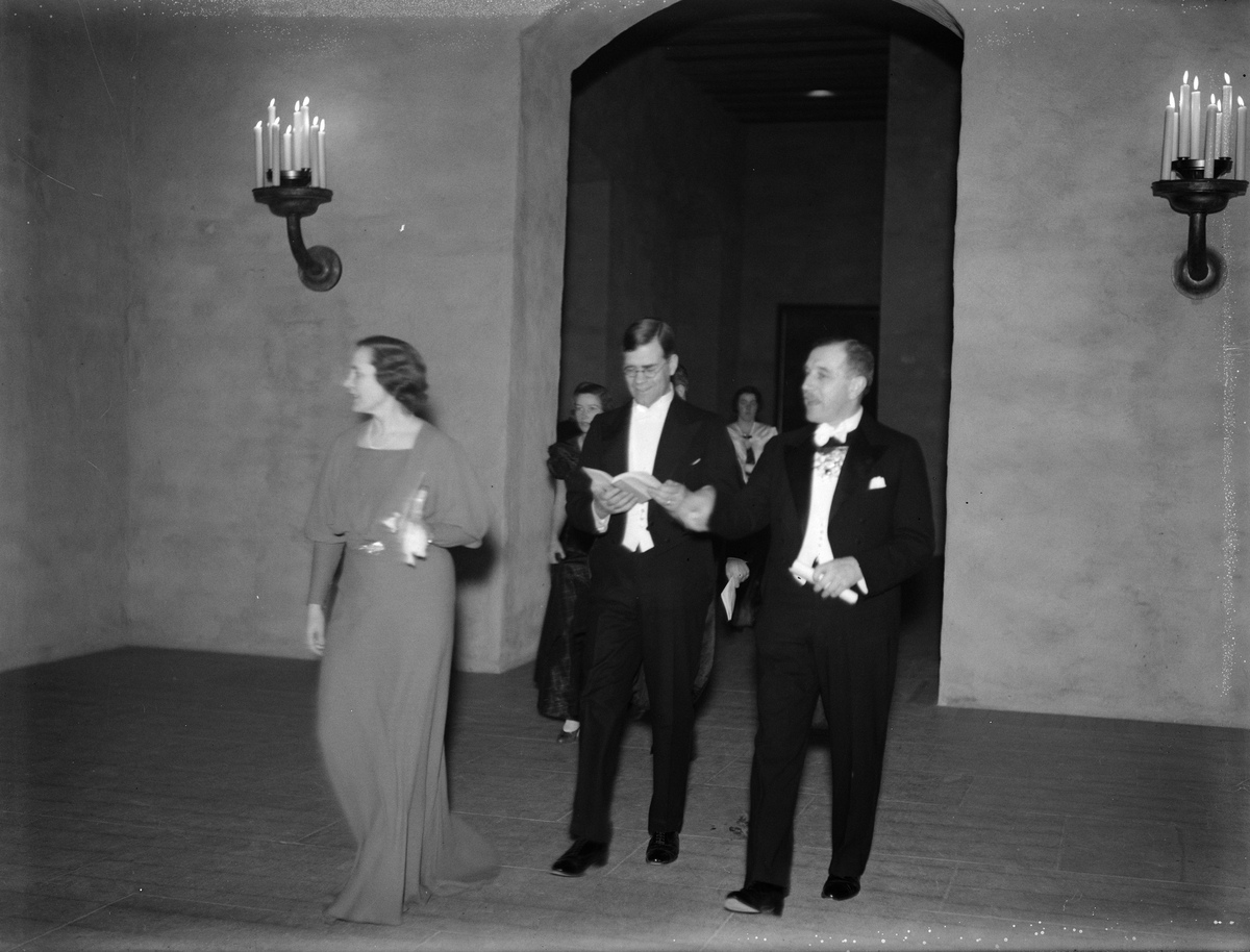Paul Sandberg, The 50th anniversary of the Swedish Tourist Association - guests on their way into the Swedish National Hall, Uppsala Castle, Uppsala 1935
