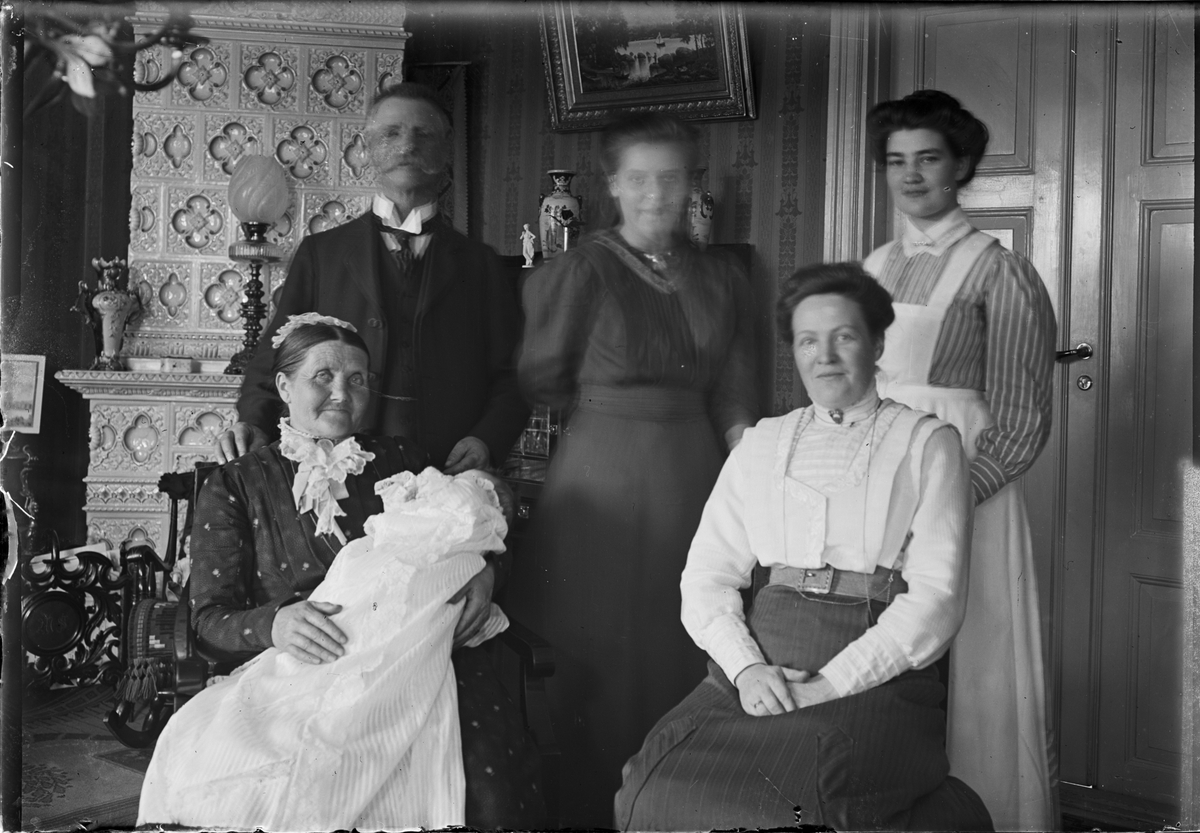 Okänd,, Family in Home Environment, Uppsala