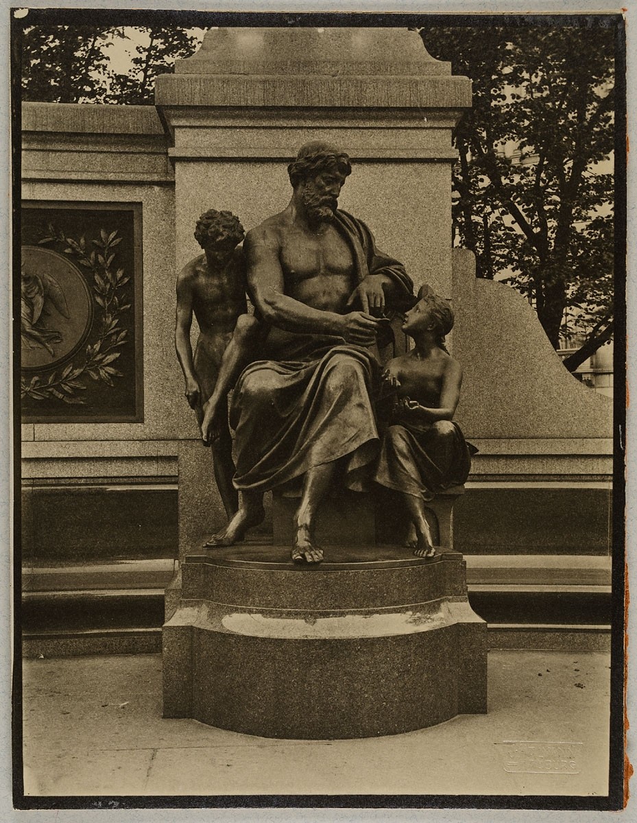 Johann Hinrich W. Hamann, Allegorie "Maß- und Münzwesen" des Hamburger Kaiser-Wilhelm-I.-Denkmals