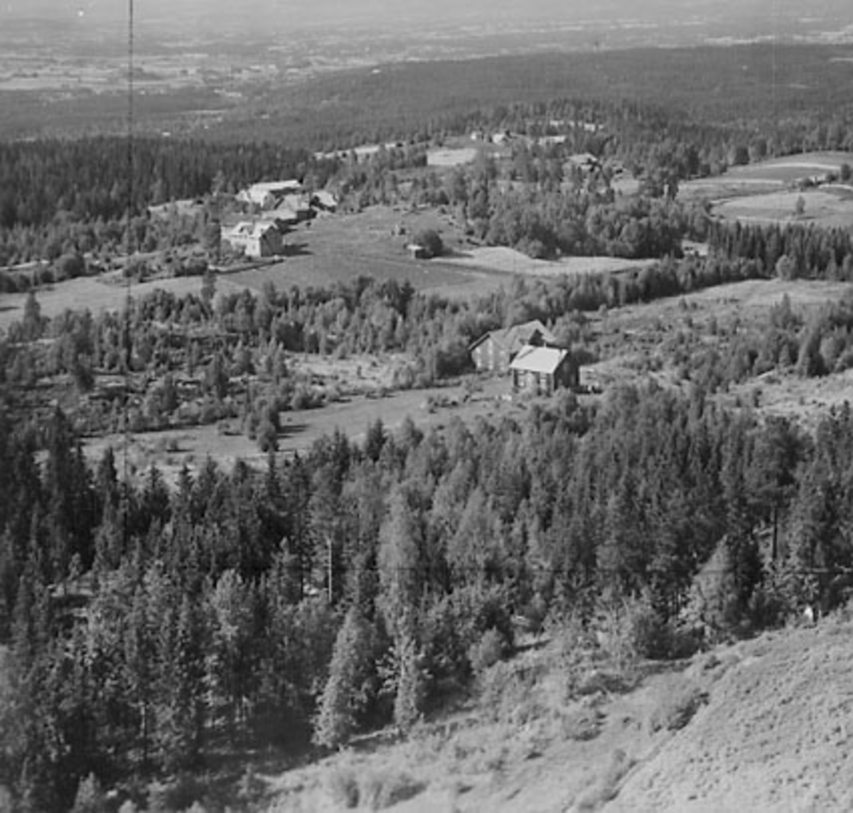 Widerøes Flyveselskap A/S, FLYFOTO ØSTHAGEN, ÅSVANG