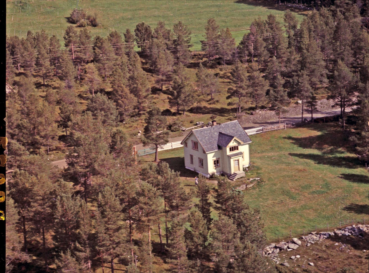Widerøes Flyveselskap A/S, Bolighus.