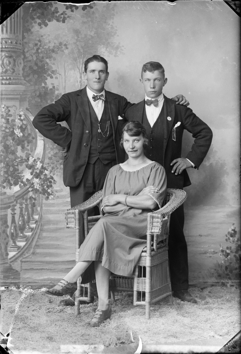 Skötsner-Edhlund, Linnea Eriksson from Storskär and two men Uppland