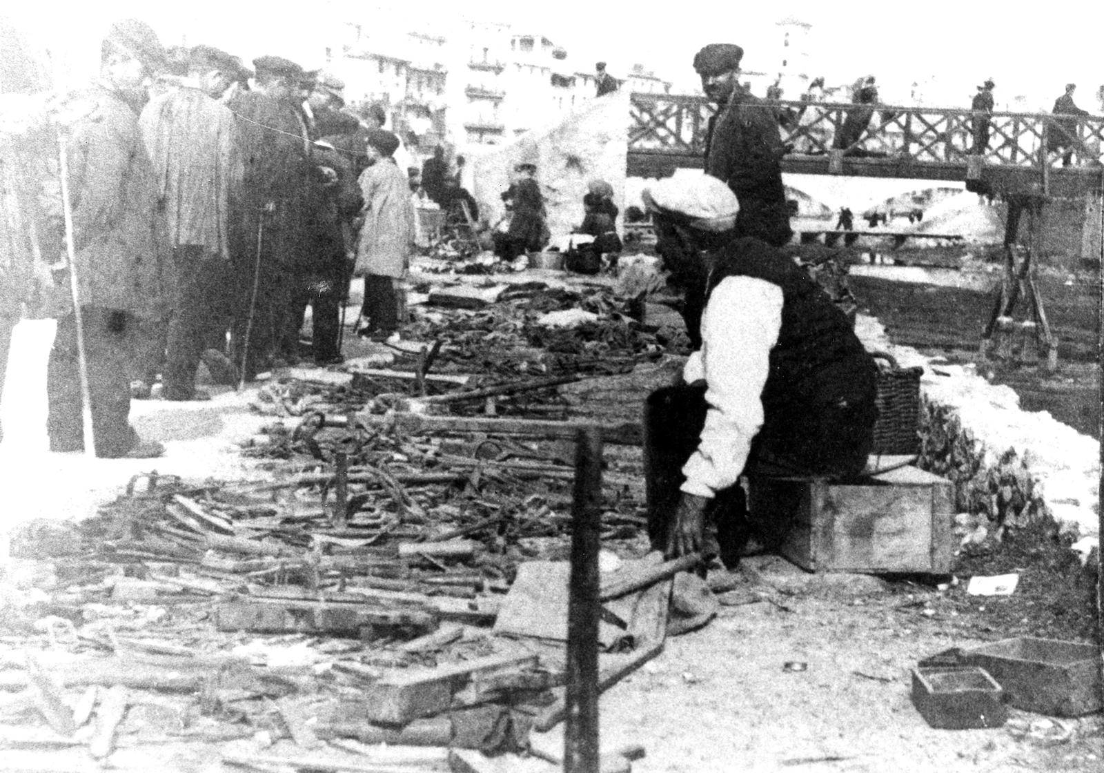 Desconegut, [Market in the boulevard Pi i Margall]