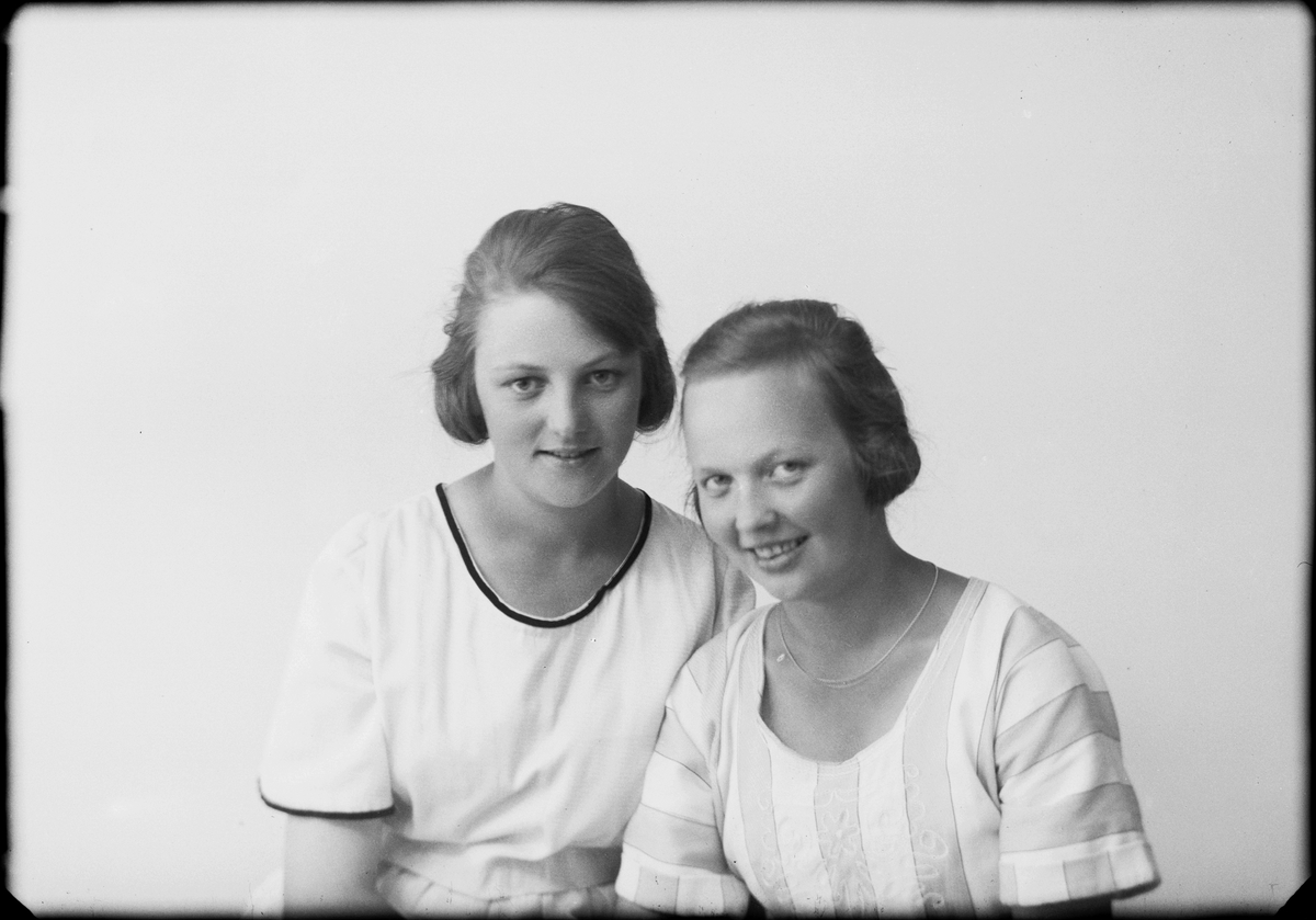 Skötsner-Edhlund, Gundhild och Ella (Ellen Josefina) Löfling, Östhammar, Uppland