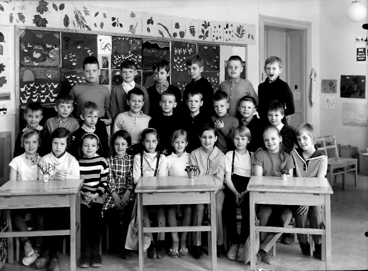 Sven Lindskog, Student school, classroom interior, 25 schoolchildren with teacher Miss Britta Dahlhielm. Class 3A, Hall 19.