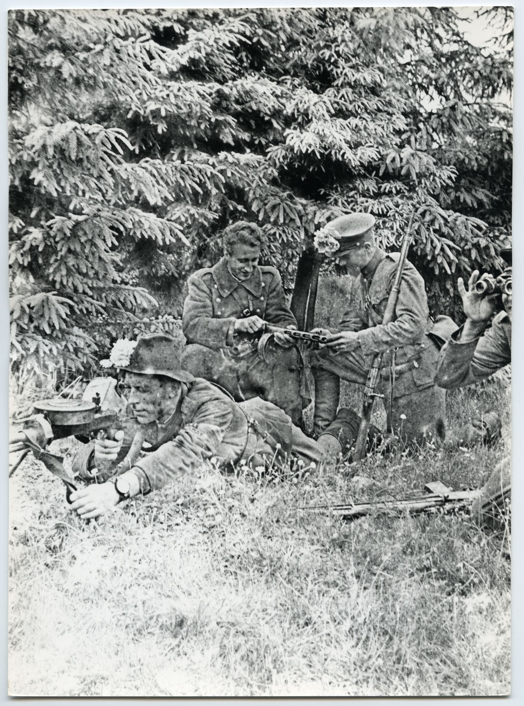 Nežinomas autorius, Partizanai tikrina ginklus