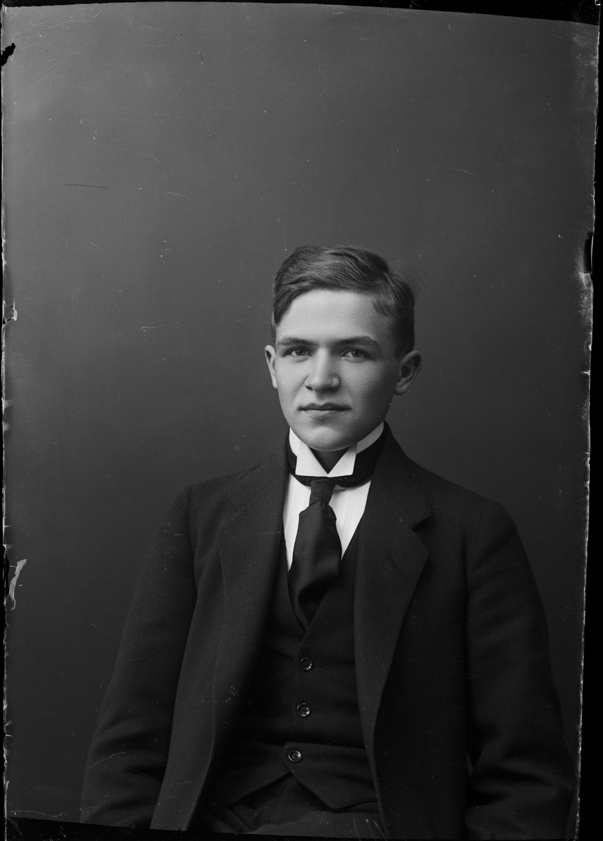 Skötsner-Edhlund, Ateljé Portrait - Boy, Östhammar, Uppland