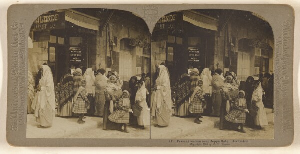 Carleton H. Graves, Peasant women near Joppa Gate. Jerusalem.