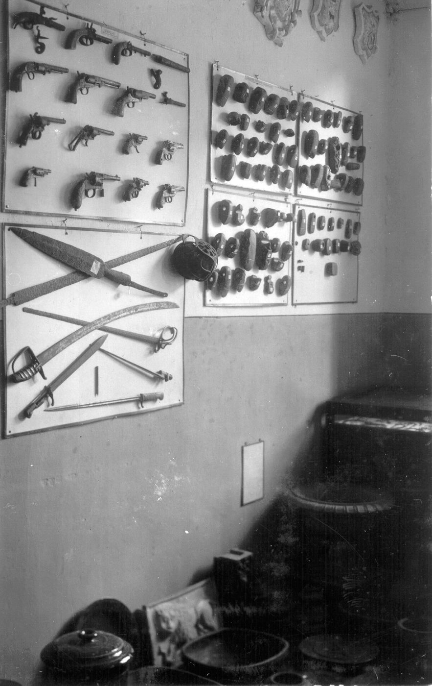 Petras Ločeris, Biržų muziejaus ginklų ir archeologijos ekspozicija