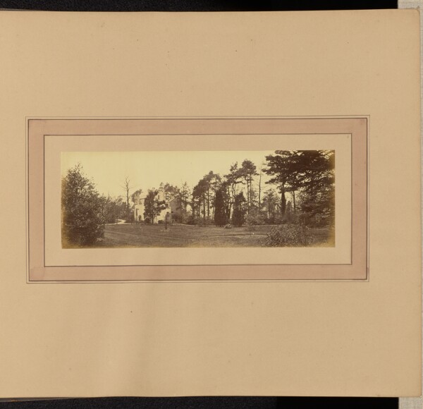 André Adolphe-Eugène Disdéri, [Exterior view of a building and trees]