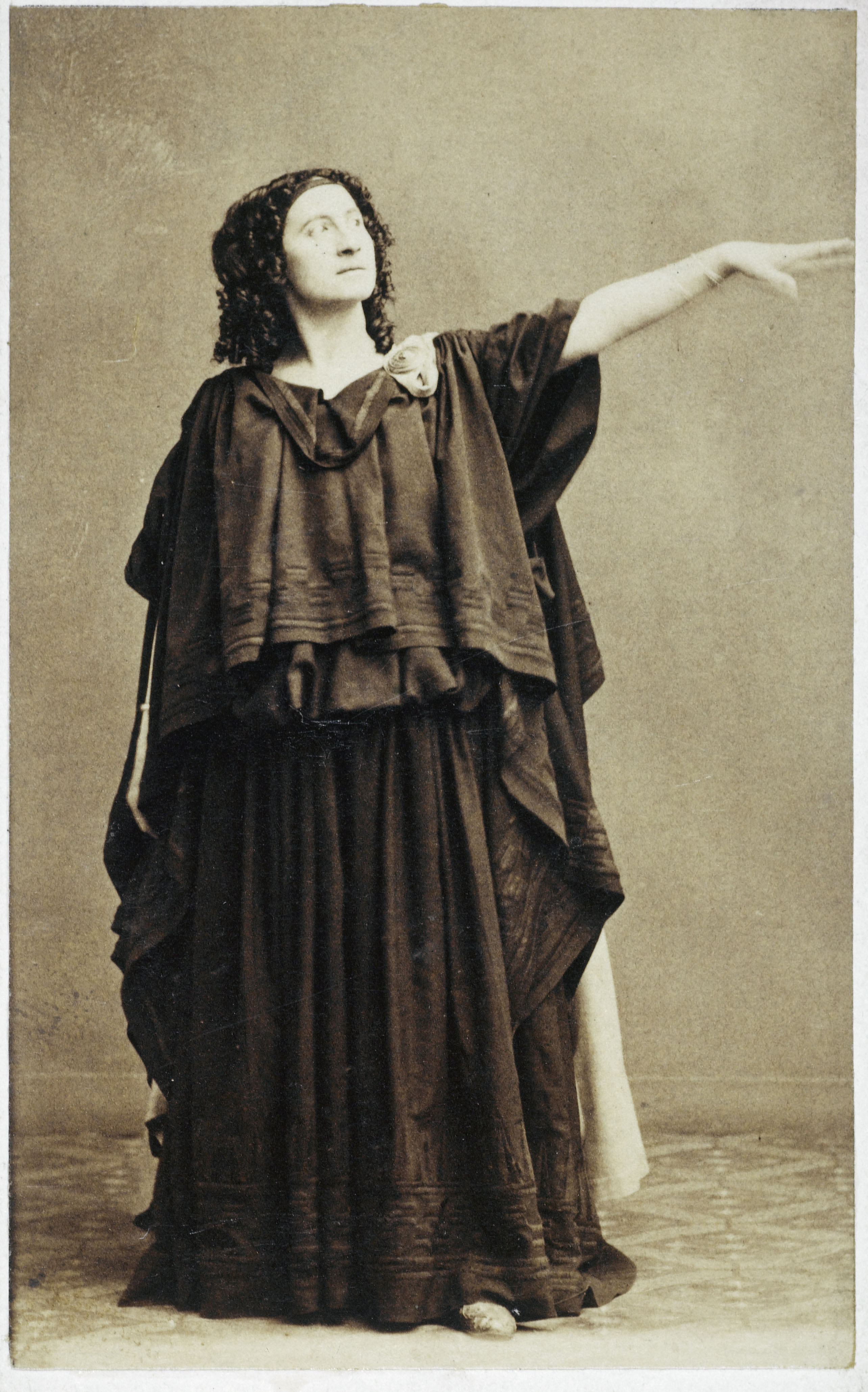 Disderi & Cie, Portrait d'Adélaïde Ristori (1822-1906), tragédienne italienne, dans Médée.