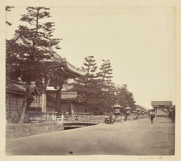 Unknown, [Entrance gate of an unidentified Japanese temple]