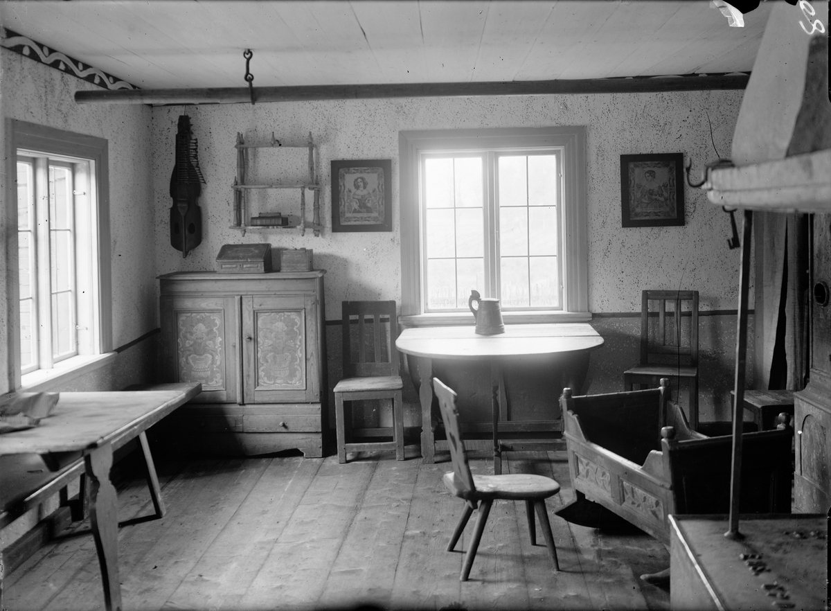 Paul Sandberg, Interiör från dagligstugan i Nyvlastugan på friluftsmuseet Disagården år 1930