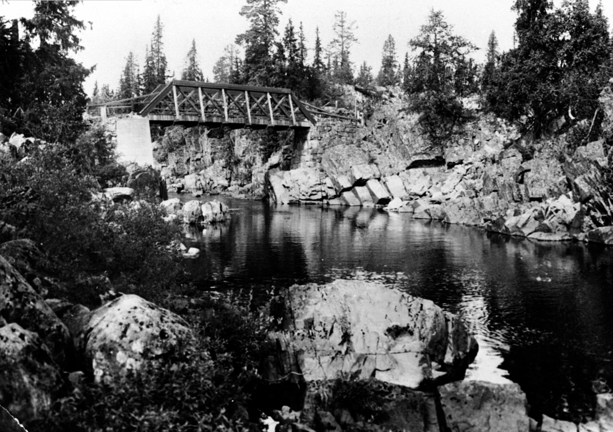 Anno Domkirkeodden, Bru over Åsta ved Hamarsetra, Ringsakerfjellet. Bjønnåsbrua.