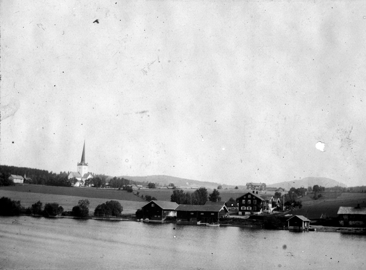 Anno Domkirkeodden, Ringsaker kirke, Ringstrand brygge og fergeleie. Ringsaker Handelsforening.