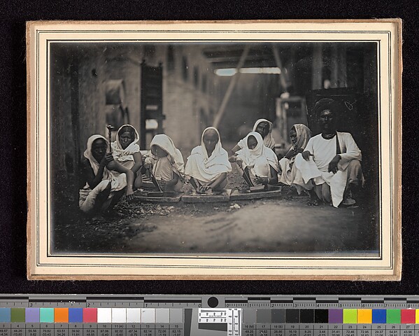Unknown, [Women Grinding Paint, Calcutta]