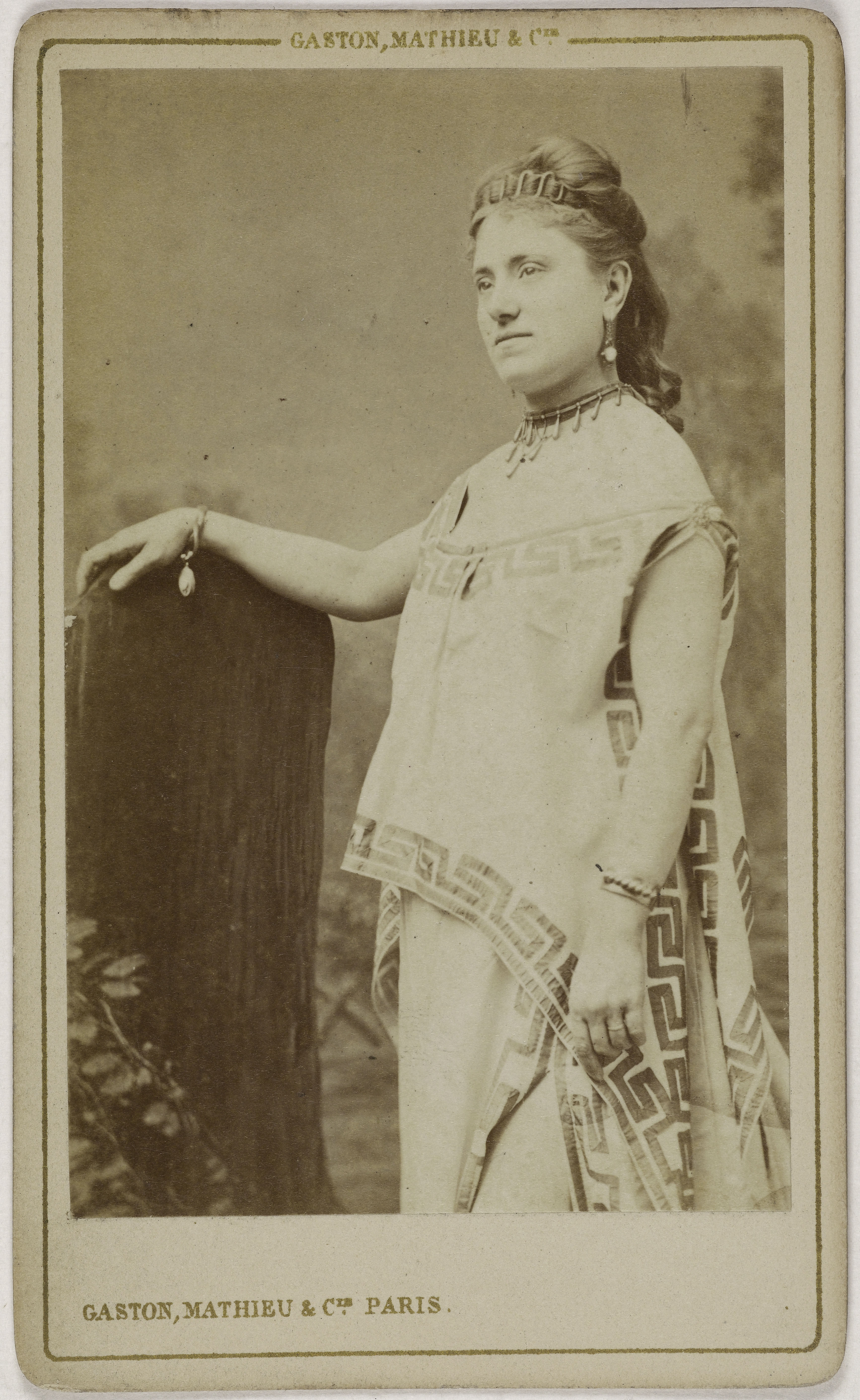 Mathieu & Cie Gaston, Portrait de Davenay (actrice au théâtre de la Gaité)