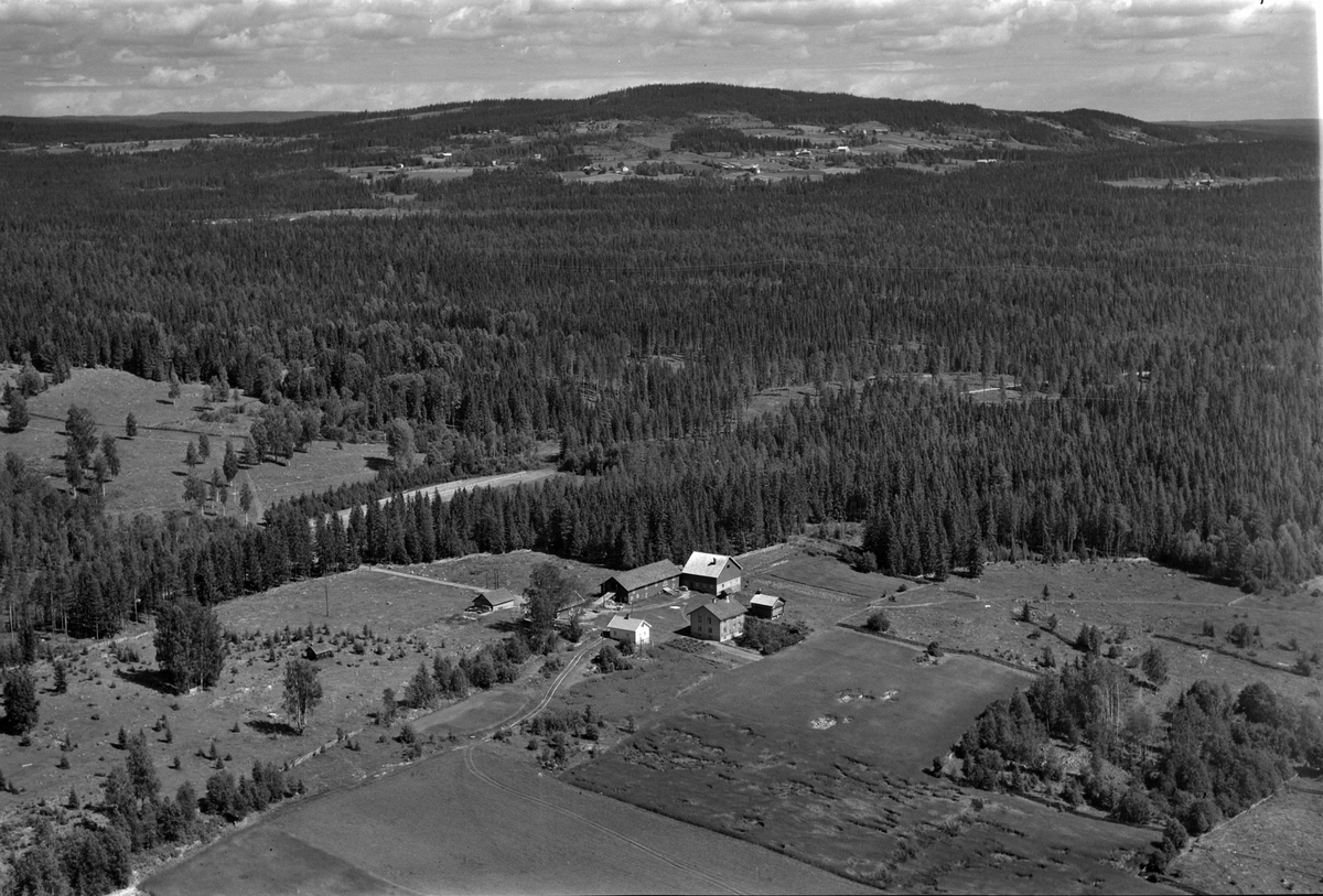 Widerøes Flyveselskap A/S, Flyfoto av Lonbakken, Brøttum, Ringsaker.