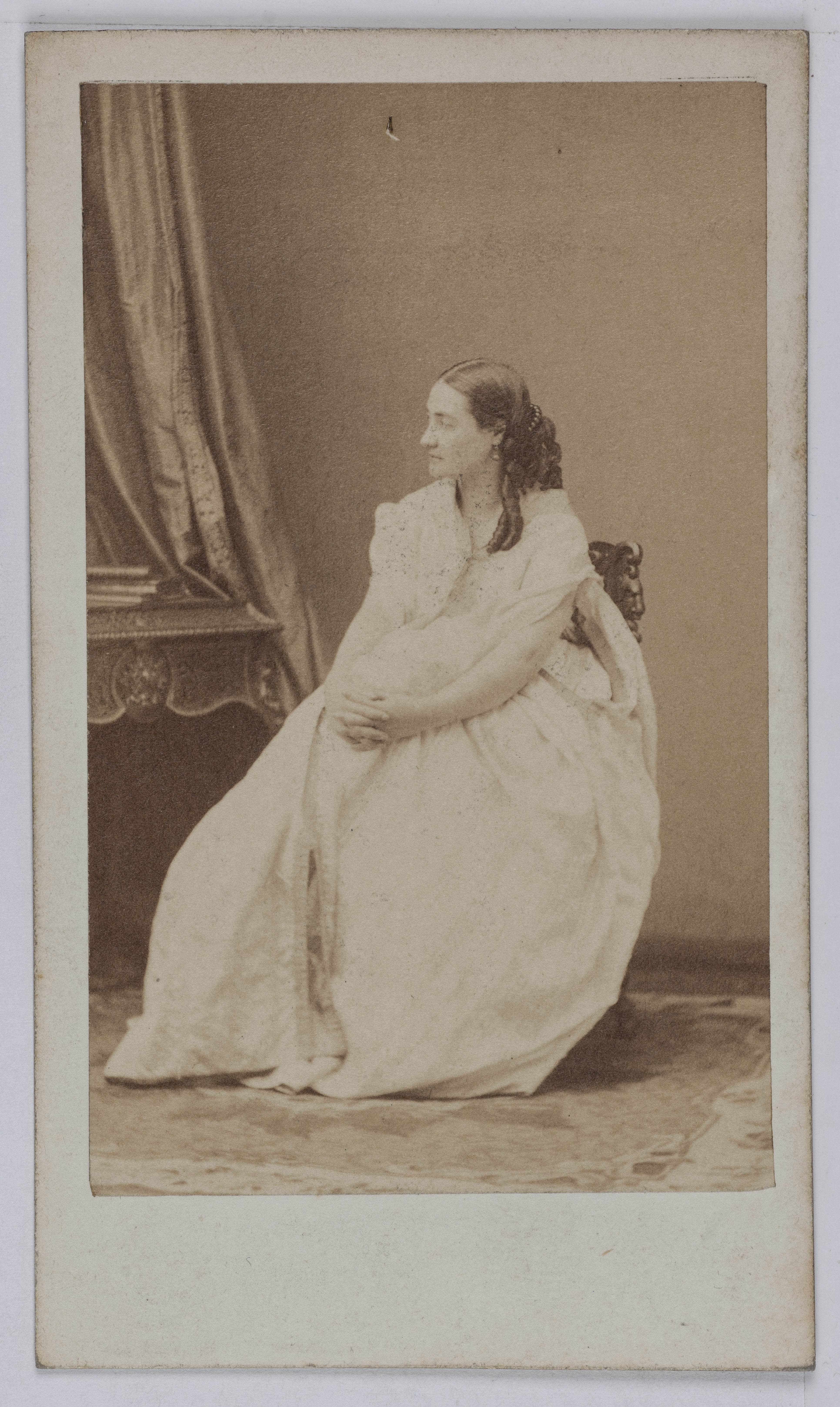 Disderi & Cie, Portrait d'Adélaïde Ristori (1822-1906), tragédienne italienne.