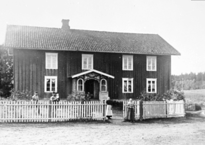 Anno Domkirkeodden, EKSTERIØR: HOVEDBYGNINGEN HÅRSTAD VESTRE