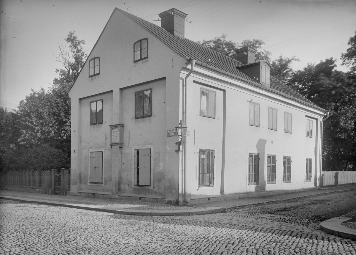 Alfred Dahlgren, The Linnaeus House, the present-day Linnaeus Museum, in the street junction SvartnsLin- LinnéLin, in Uppsala 1901 - 1902