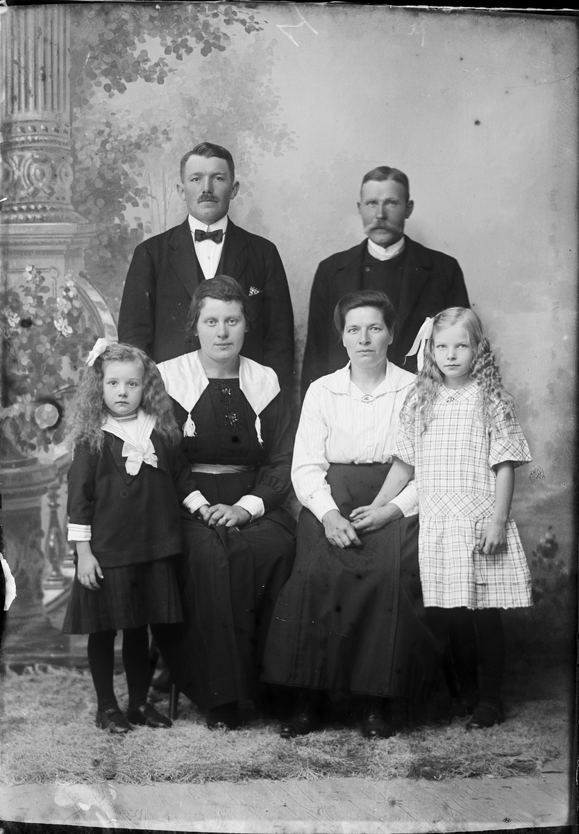 Skötsner-Edhlund, Ateljéporträtt - familjer, Östhammar, Uppland 1923