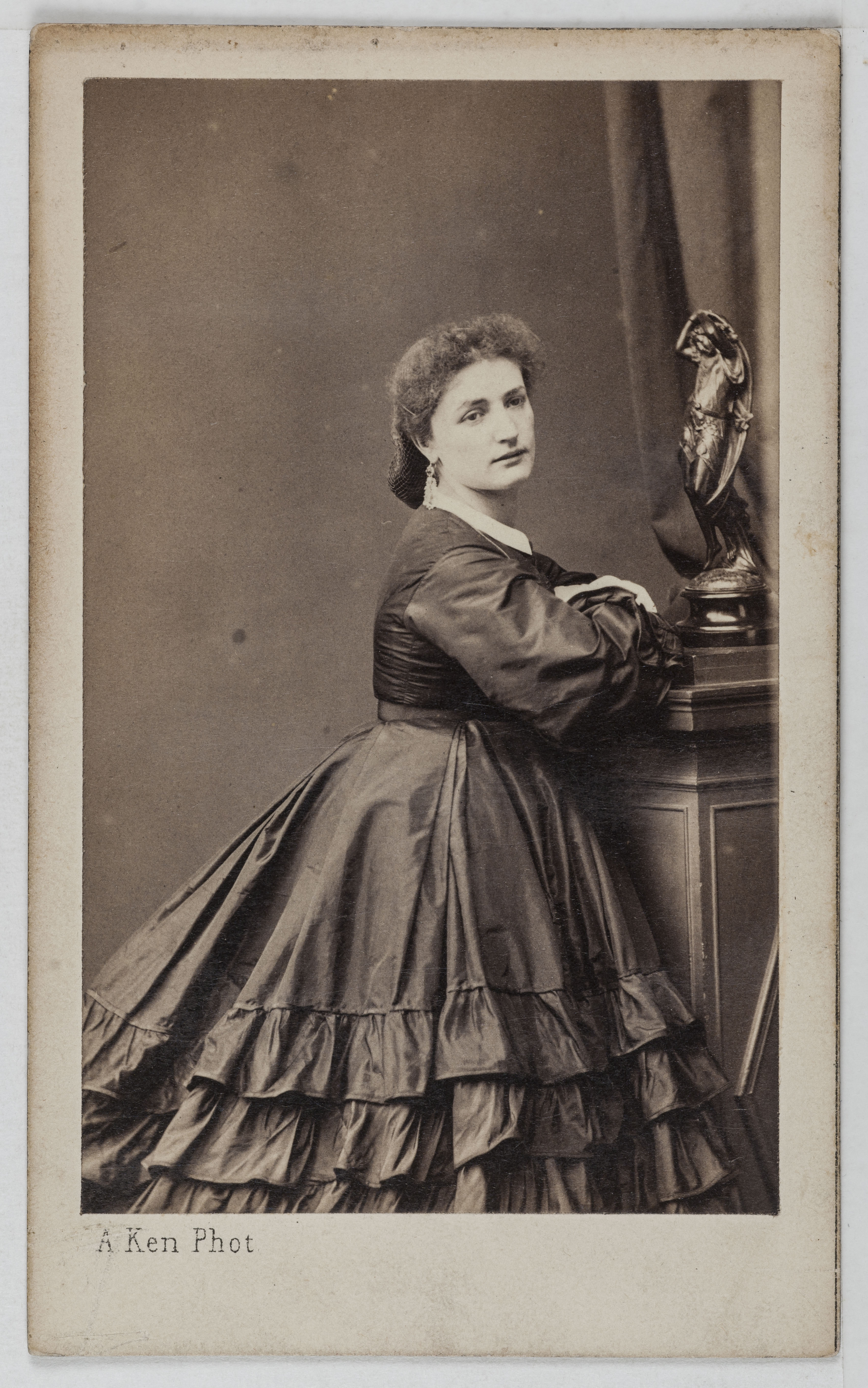 Alexandre Ken, Portrait de Paquita, actrice.