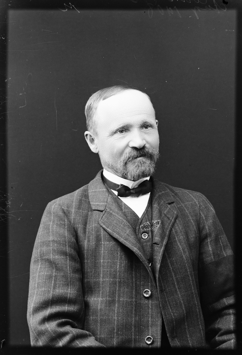 Skötsner-Edhlund, Ateljéporträtt - Eriksson från Östhammar, Uppland
