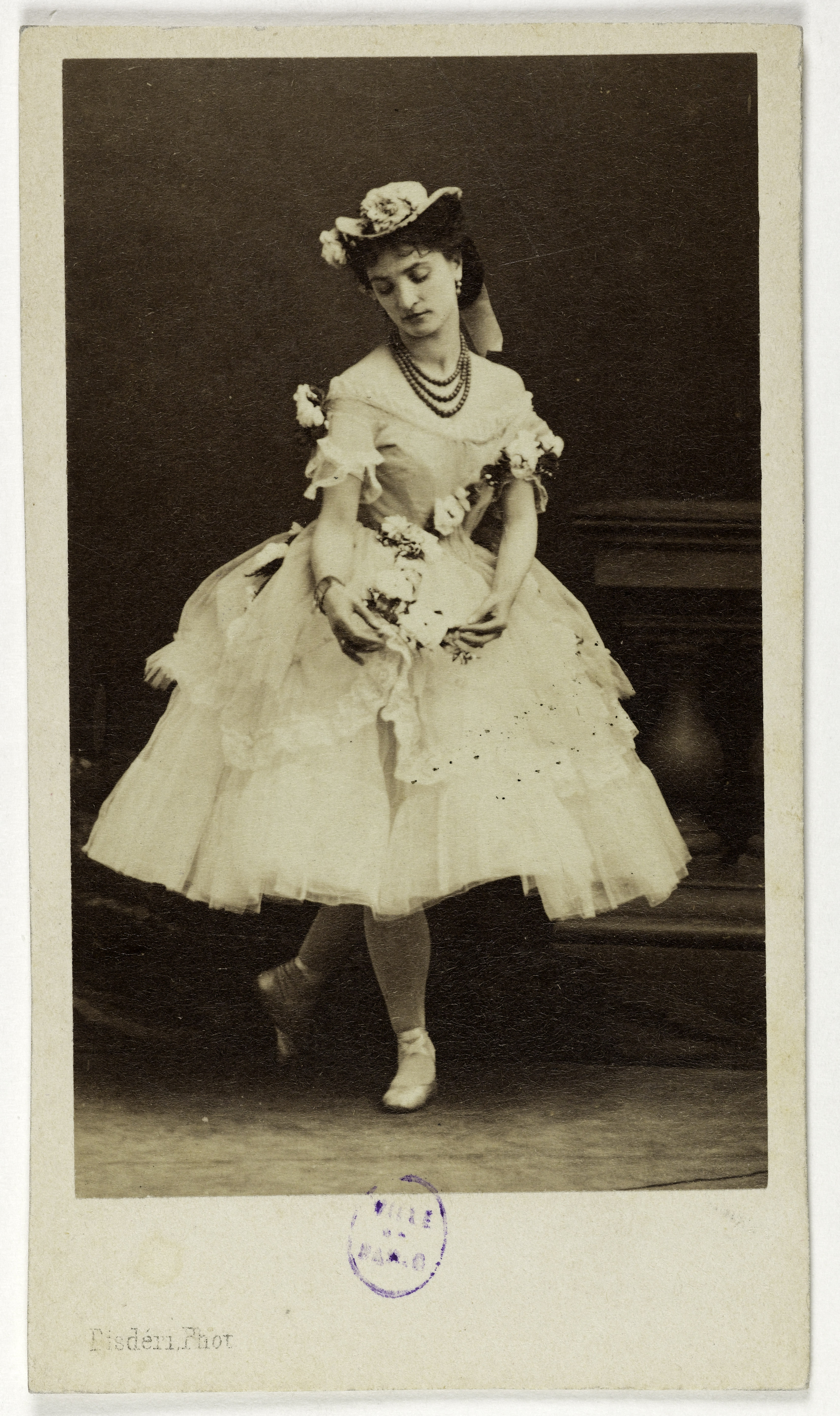 André-Adolphe-Eugène Disdéri, Portrait de Laurent, (danseuse)