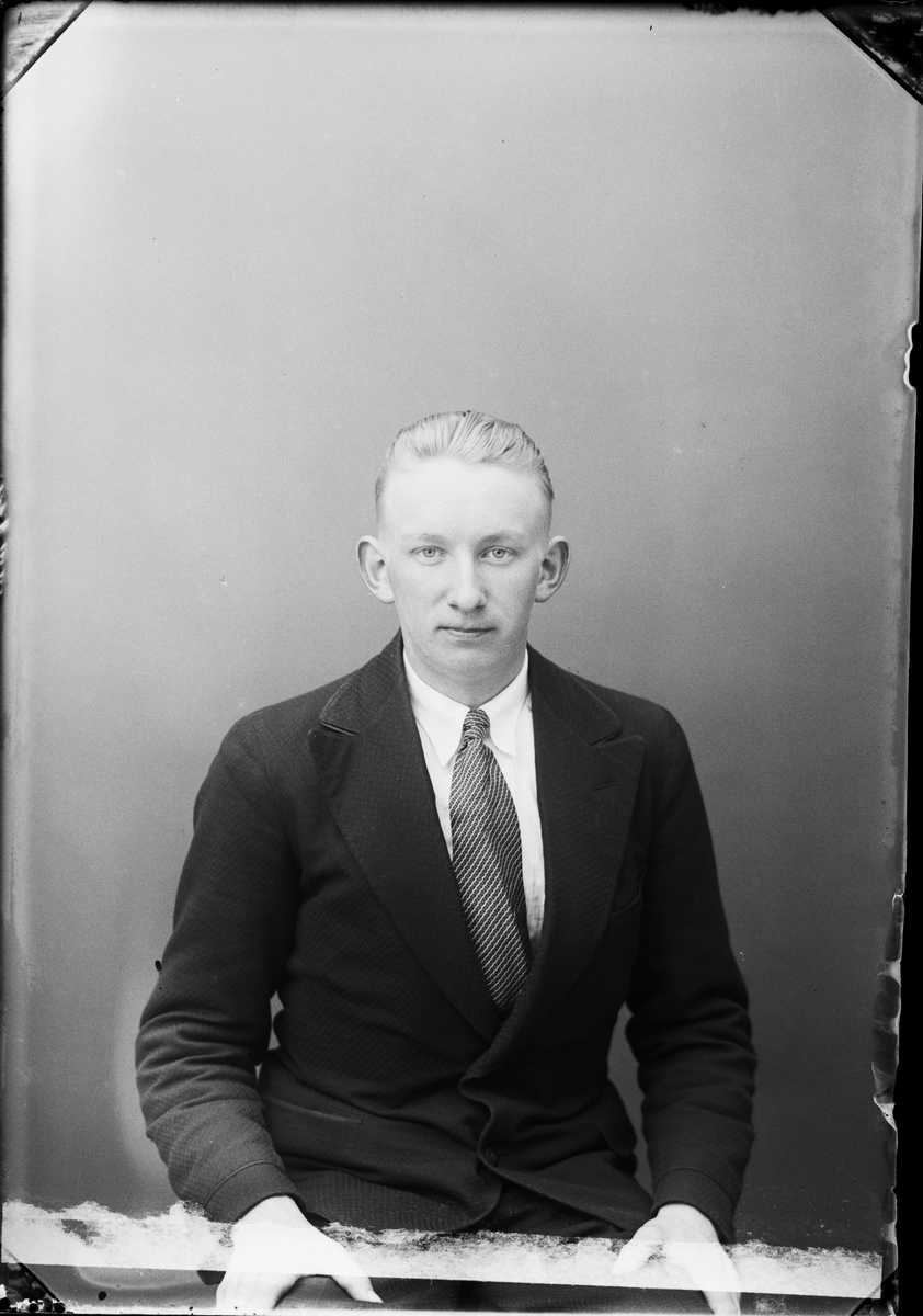 Skötsner-Edhlund, Ateljéporträtt - Klarens Jansson från Öregrund, Uppland