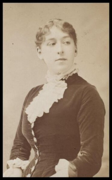 London Stereoscopic and Photographic Company, Guy Little Theatrical Photograph