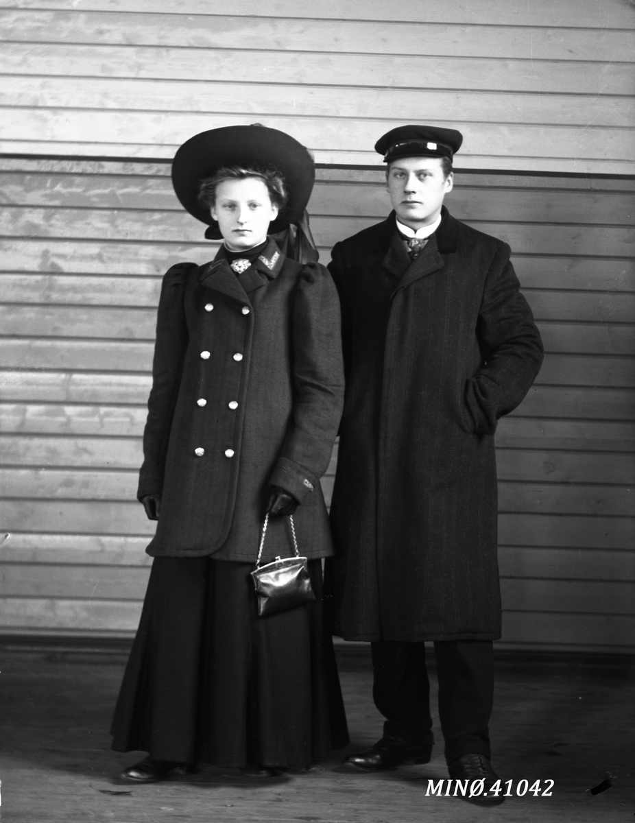 Oscar Holte, Portrett av par - Petra Kvannsletten (26.4.1891-3.6.1931) og Bjarne Olsen