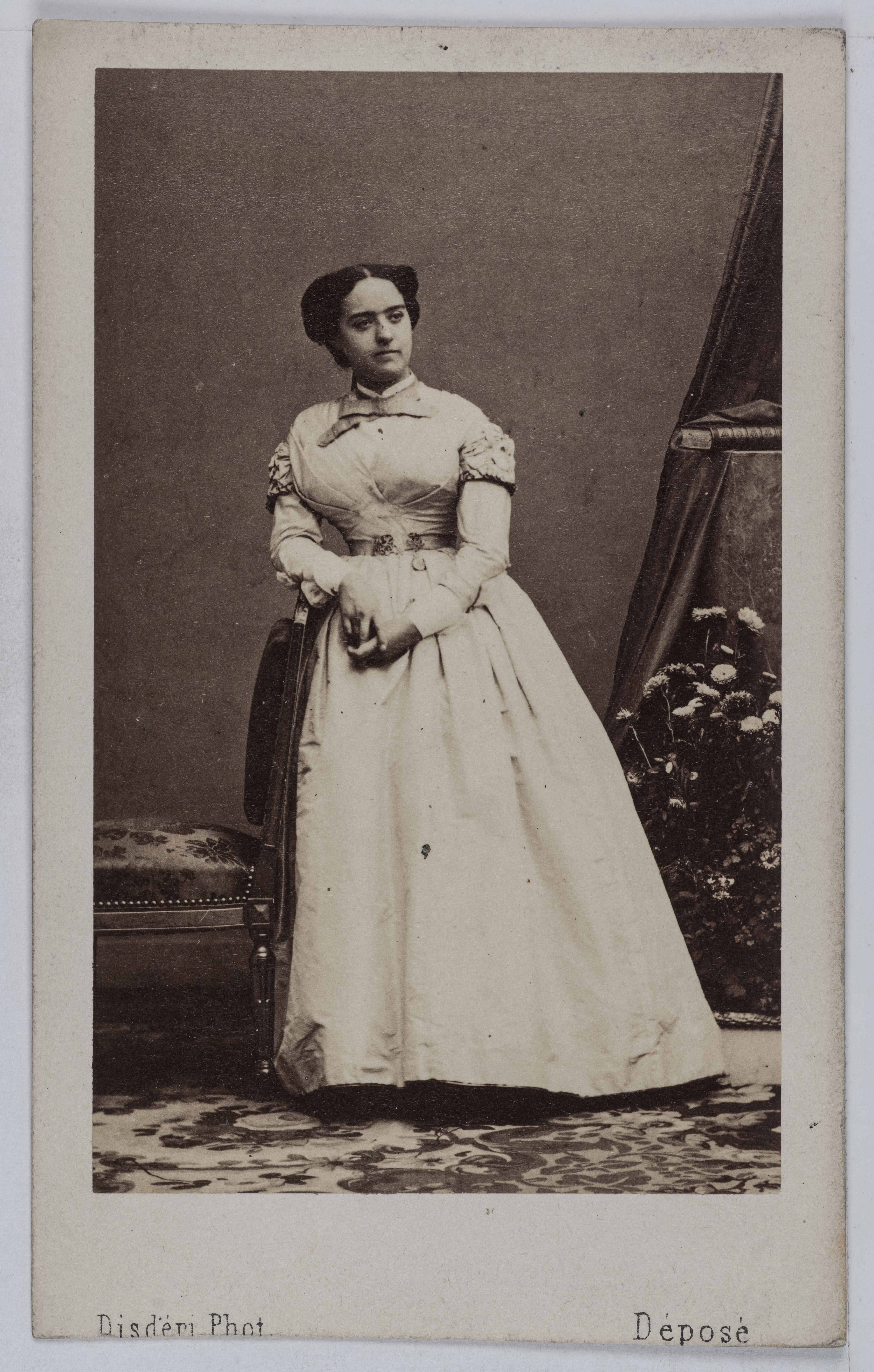 André-Adolphe-Eugène Disdéri, Portrait de Marie Edile Riquier (1832-1911), actrice au Théâtre du Gymnase en 1850 et à la Comédie Française entre 1856 et 1884.