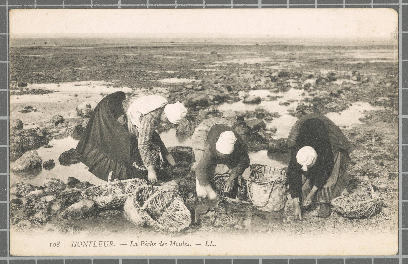 Desconegut, 108 Honfleur. - The Pêche des Moules. - LL.