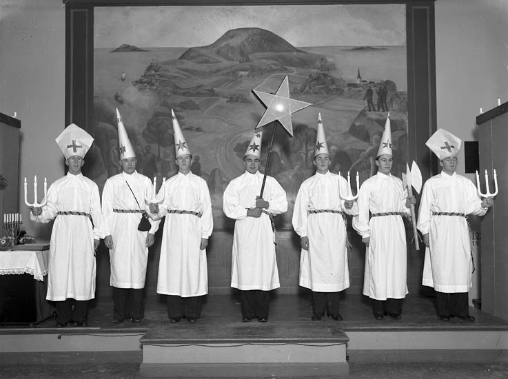 Karl Gustaf Henrik Henriksson, “Star Gooses, in front of the board. V.U.S. 1940” according to caption.