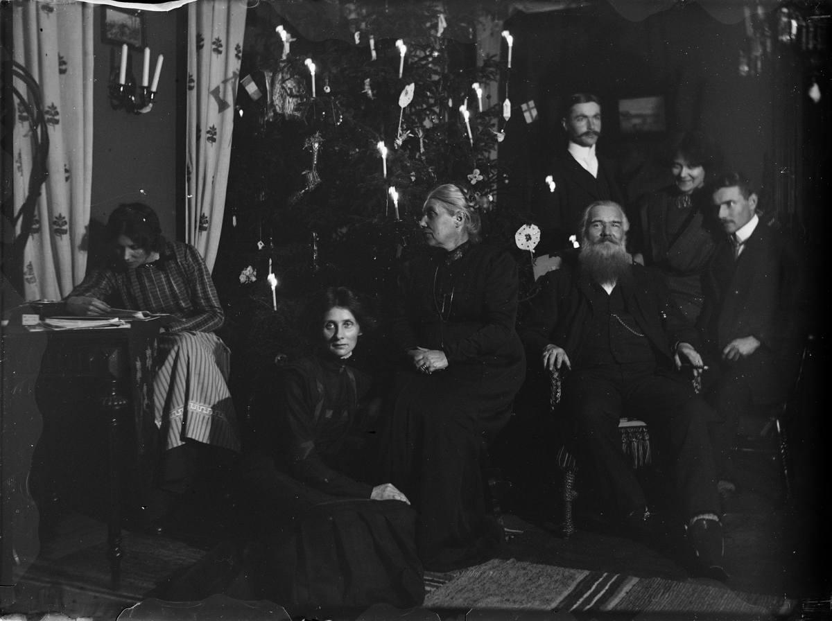 Josef Ärnström, Josef Ärnström med flera vid julgranen