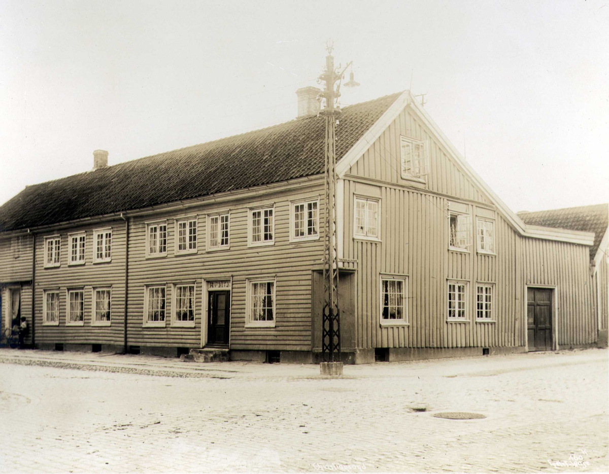 Anders Beer Wilse, Bybygning, Kristiansand, Vest-Agder. Trehus, hjørnebygning mot gateløp.