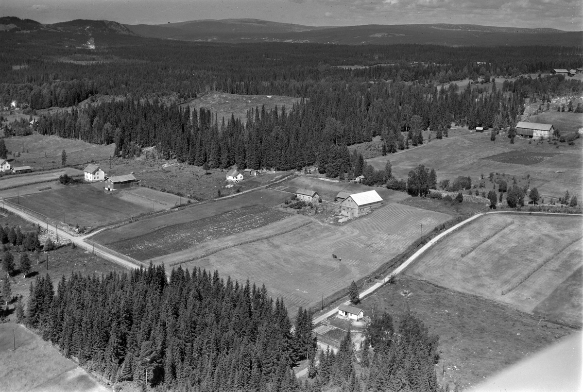 Widerøes Flyveselskap A/S, Flyfoto av Solbakken gard, Åsmarka, Ringsaker.
