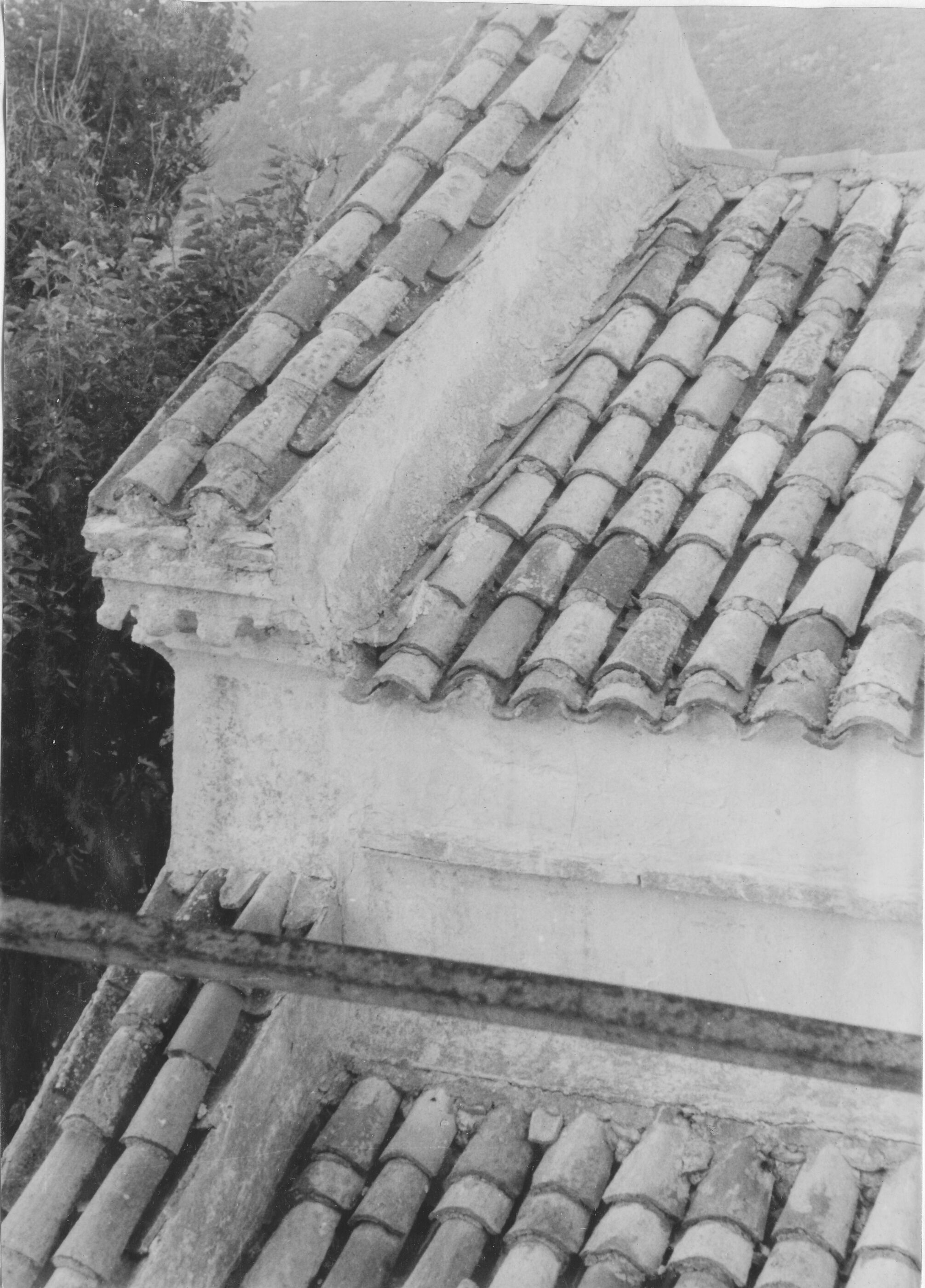Branko Fučić, Supetarska Draga (Rab), crkva sv. Petra, dio vanjštine: detalj krova, pogled prema začelju