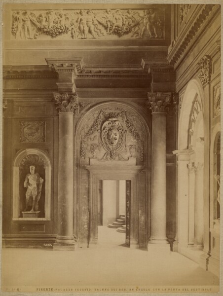 Unknown, Firenze - Palazzo Vecchio, Salone dei 500, un angolo con la porta del vestibolo