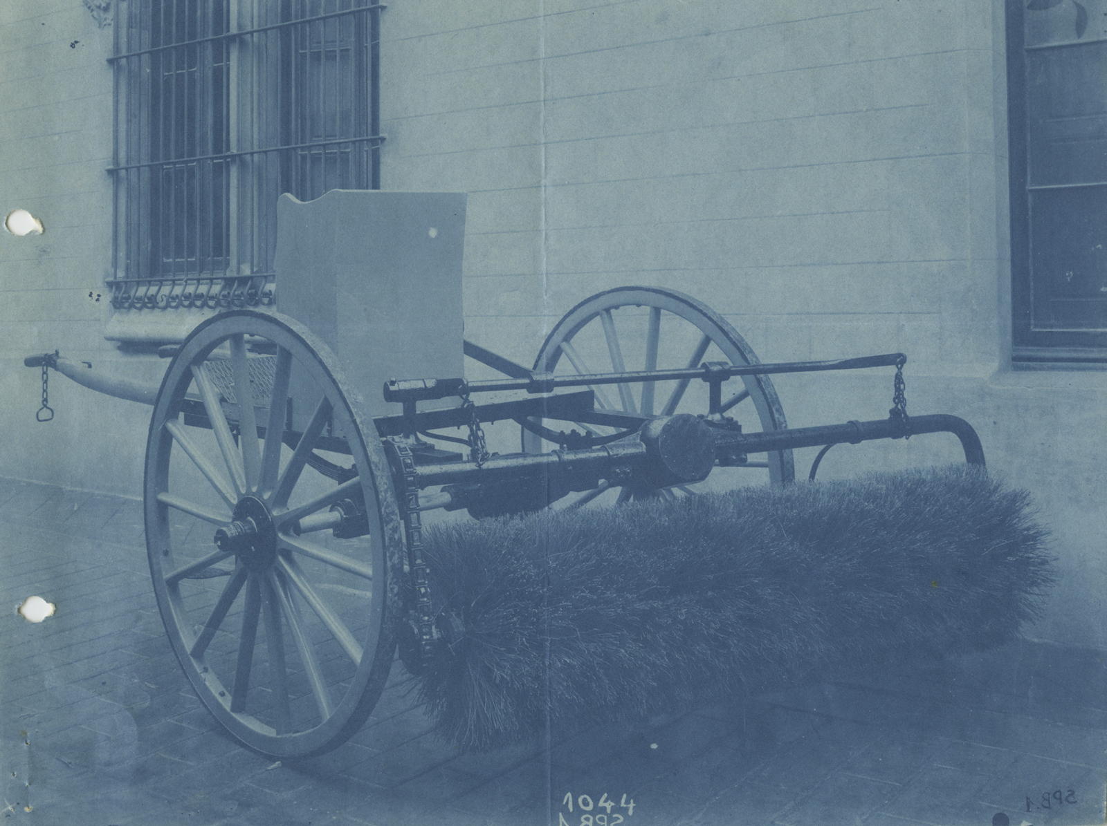 Desconegut, [Cleaning machine]