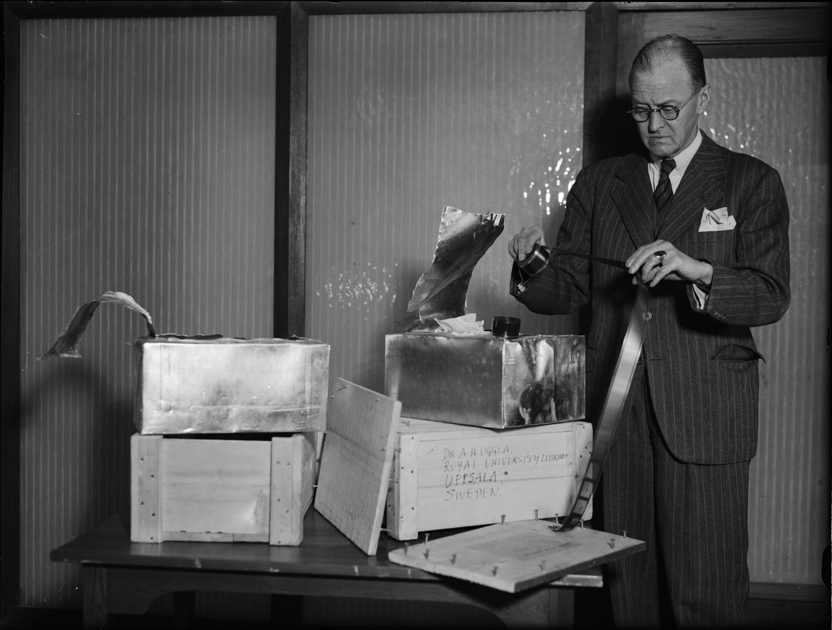 Paul Sandberg, First Librarian Arvid Owl with films shot by Linnean Society, Carolina Rediviva, Uppsala 1942