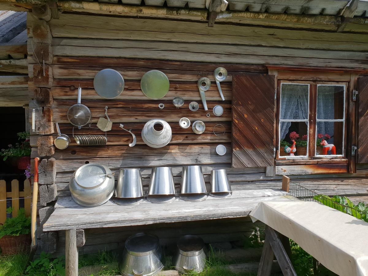 Jennie Tiderman-Österberg, Mjölkhinkar, silar, redskap, mjölkhushållning. Skräddar-Djurberga, Orsa, 2018.