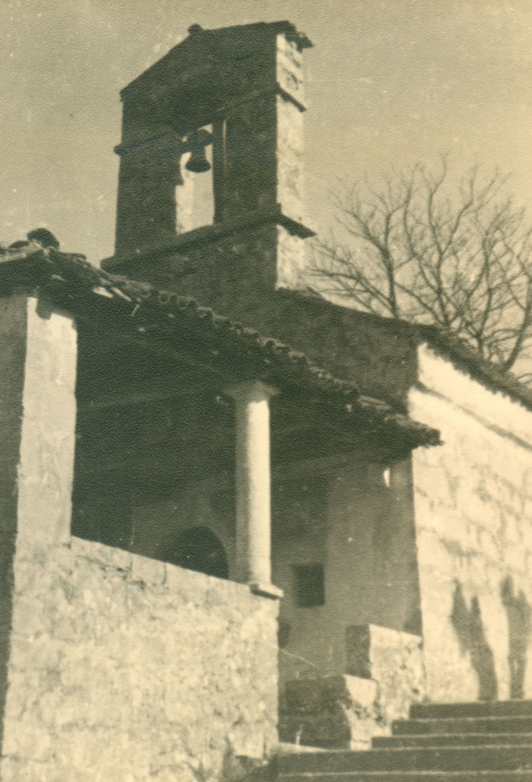 Branko Fučić, Veprinac (Opatija), Kapelica sv. Ane, pogled na dio lopice i pročelje sa sjeverozapadne strane